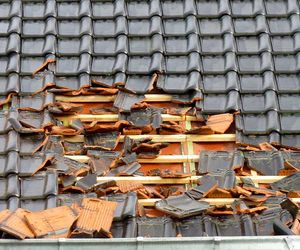 Schaden im mittleren sechsstelligen Bereich: Sturm deckt Dächer in der Oberpfalz ab
